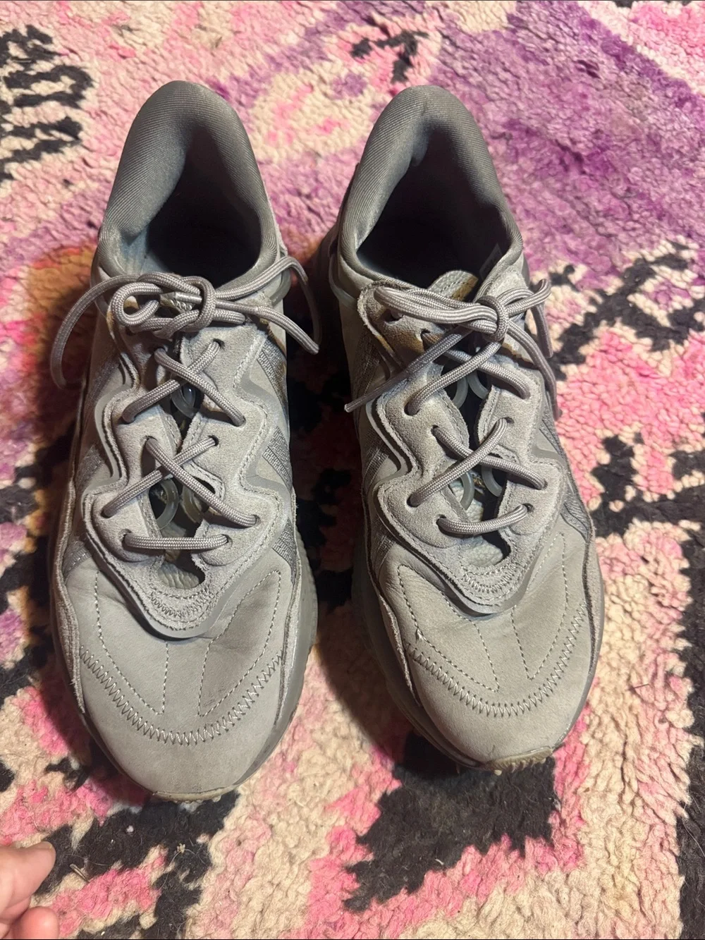 Women’s Adidas Ozweego Sneakers Size 8